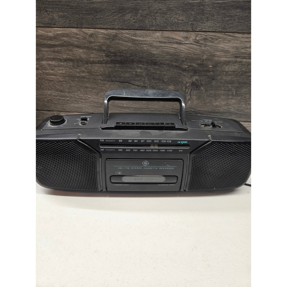 GE 3-5620A Vintage AM FM Stereo Cassette Recorder Boombox Black Portable Radio